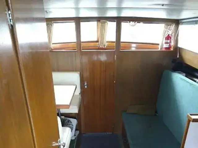 Chris Craft Constellation 34