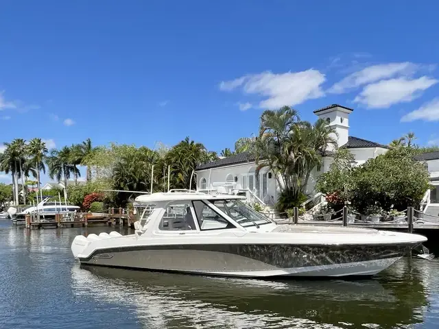 Boston Whaler 380 REALM