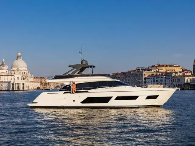 Ferretti Yachts 670
