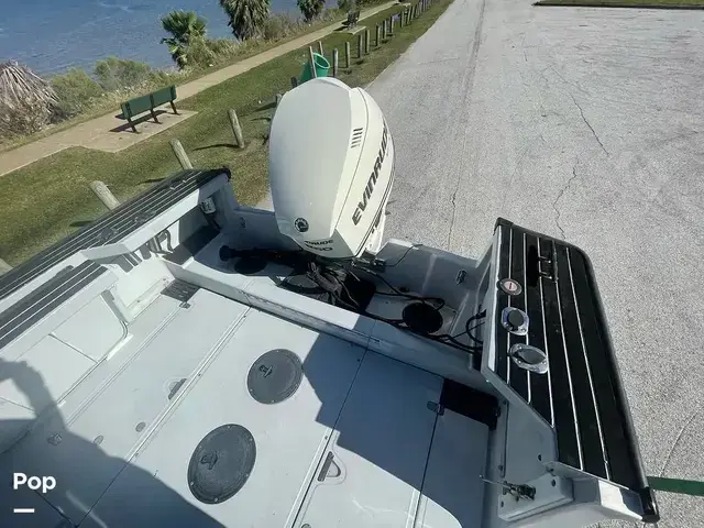 Boston Whaler 21 Outrage