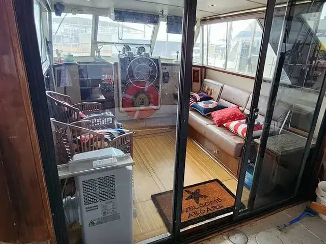 Chris Craft 380 Commander