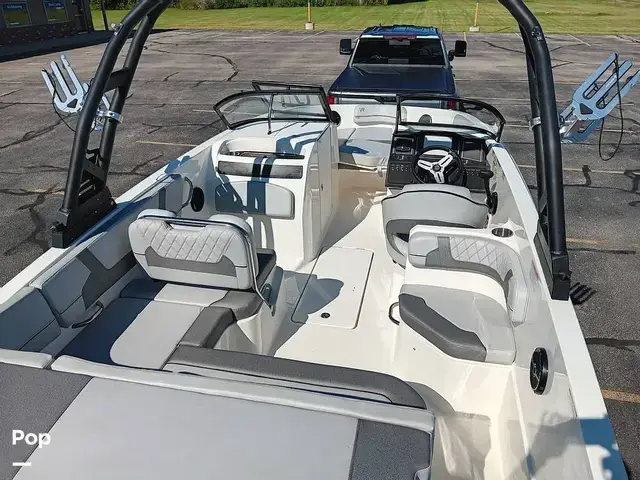 Bayliner VR6
