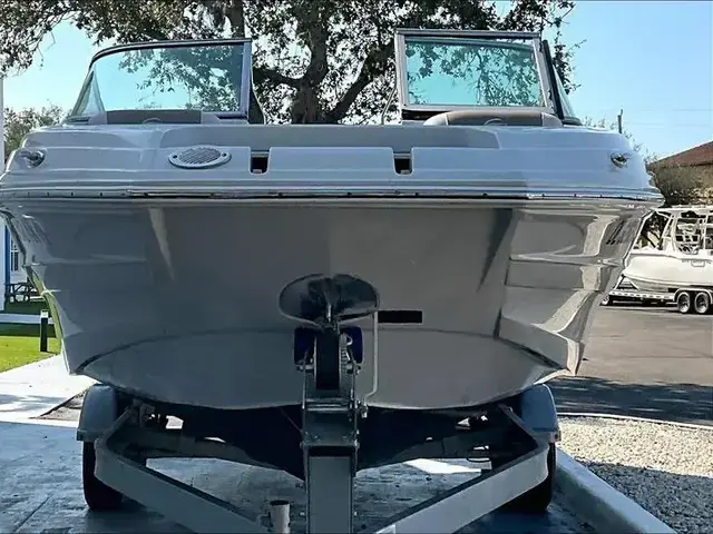 Crownline E 215 Xs