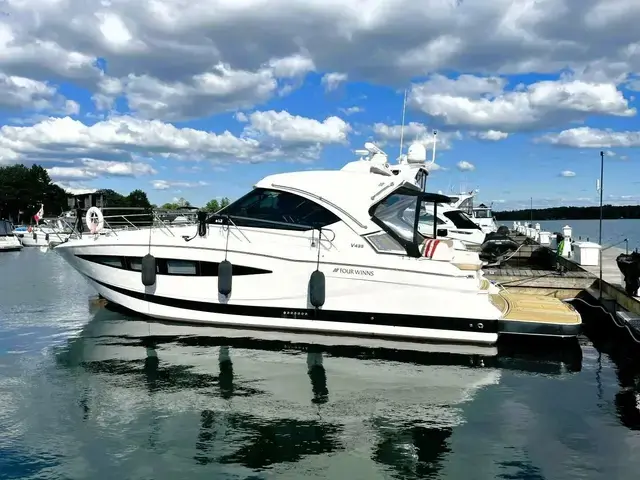 Four Winns V435