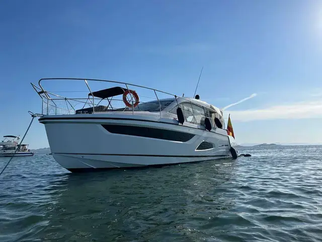 Sealine C390