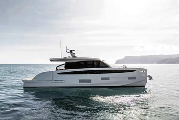 Azimut Seadeck 6 Review: Stylish Cruiser to Entertain and Relax 