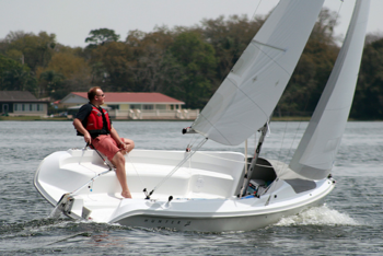 Choosing the Best Beginner Sailboat