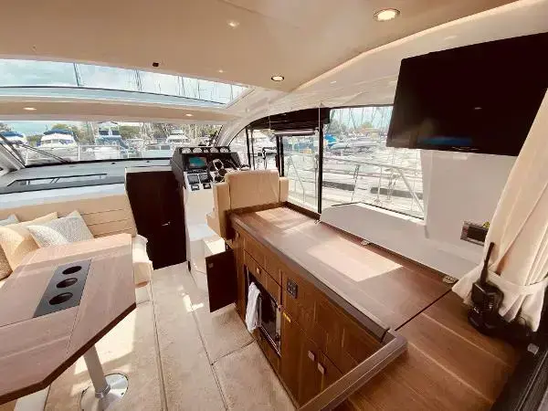 Sealine C330
