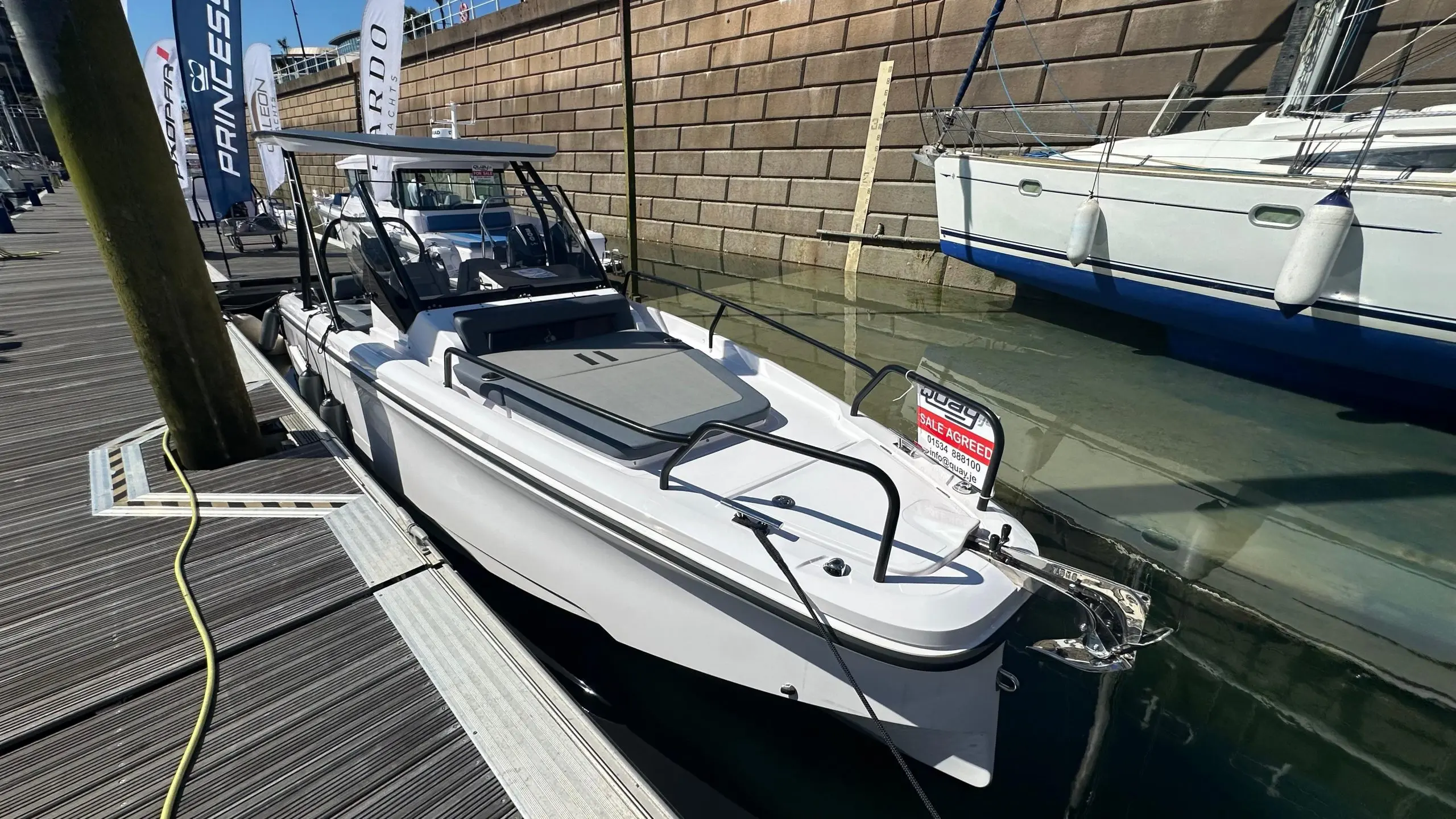 Axopar 25 Cross Top