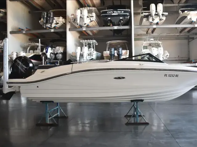 Sea Ray SPX 210
