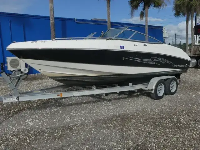 Chaparral 220 SSI