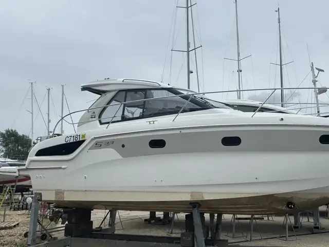 Bavaria S33 HT for sale in United Kingdom for £199,950 ($268,359)