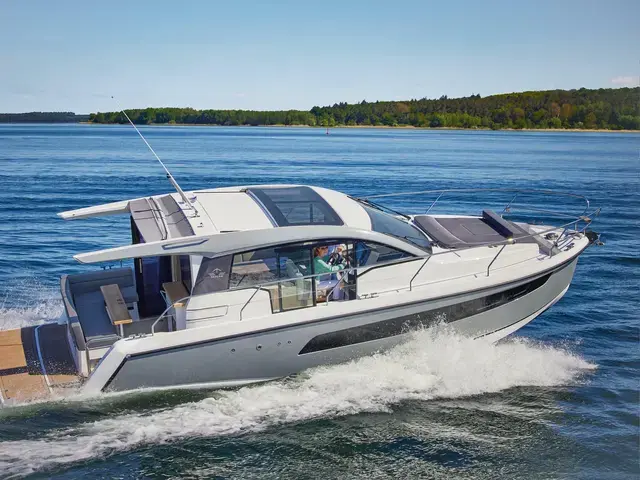 Sealine C335