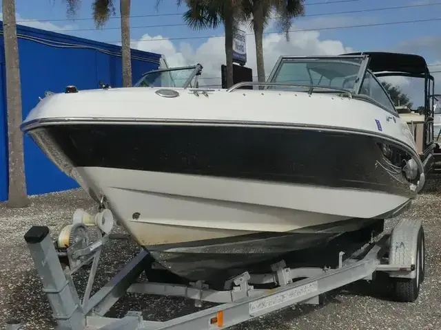 Chaparral 220 SSI