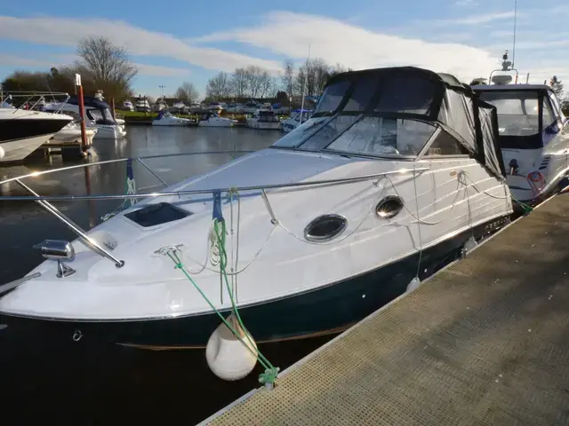 Regal 2460 Commodore