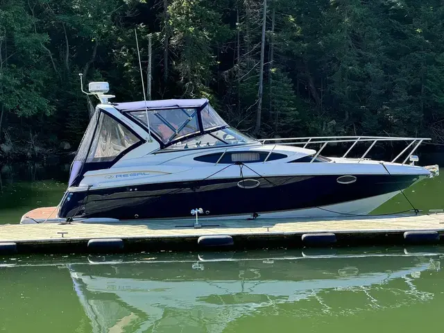 Regal 3060 Express Cruiser for sale in Canada for $112,900 ($82,045)