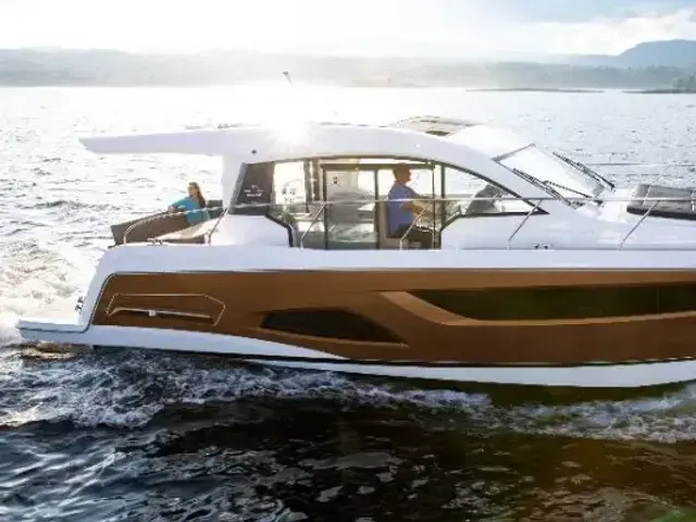 Sealine C390