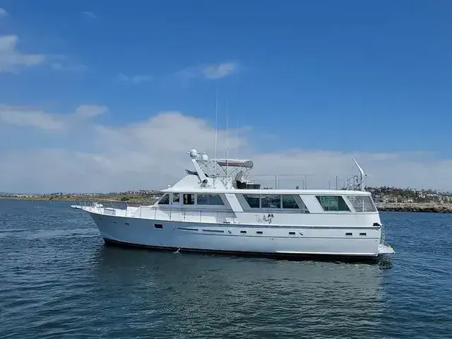 Hatteras 70 Extended Deckhouse