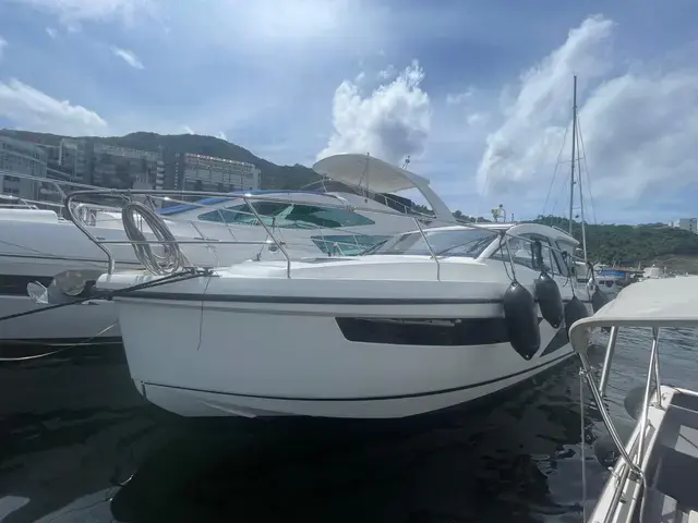 Sealine S330