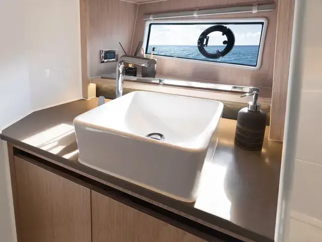 Sealine C335