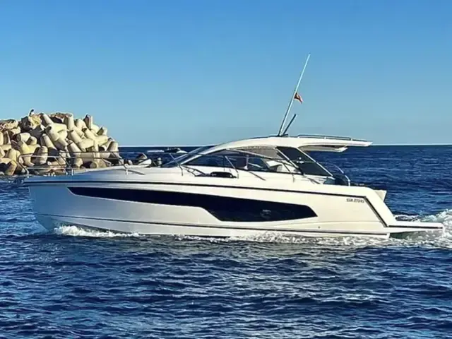 Sealine S335
