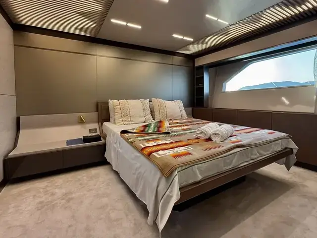 Ferretti Yachts 920