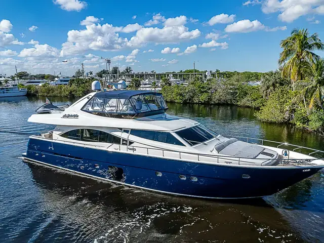 Ferretti Yachts 830