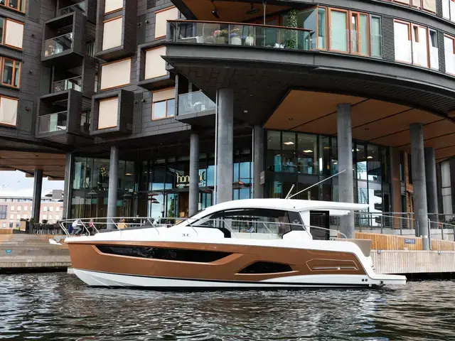 Sealine C390