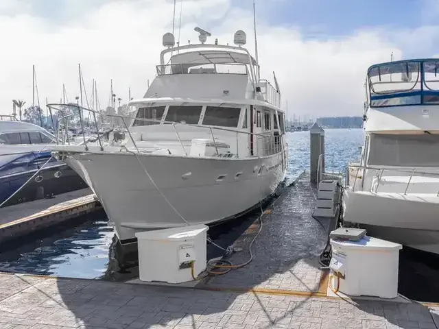 Hatteras 70 Extended Deckhouse